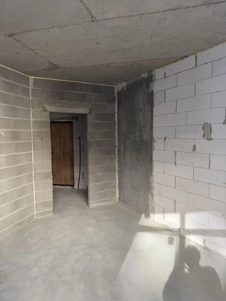Cash payment accepted. Real apartment in a completed building.
