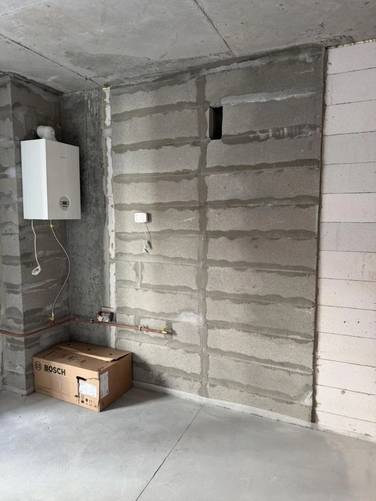 Cash payment accepted. Real apartment in a completed building.