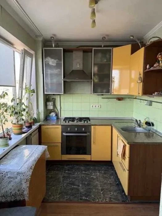 Без % Продам 3-комн. Приречная ул. 27, 65 м. кв