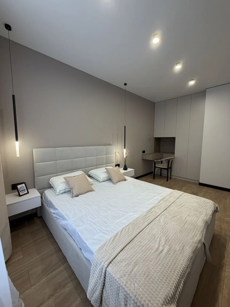 New renovated 1-room apartment in a convenient location, all nearby!