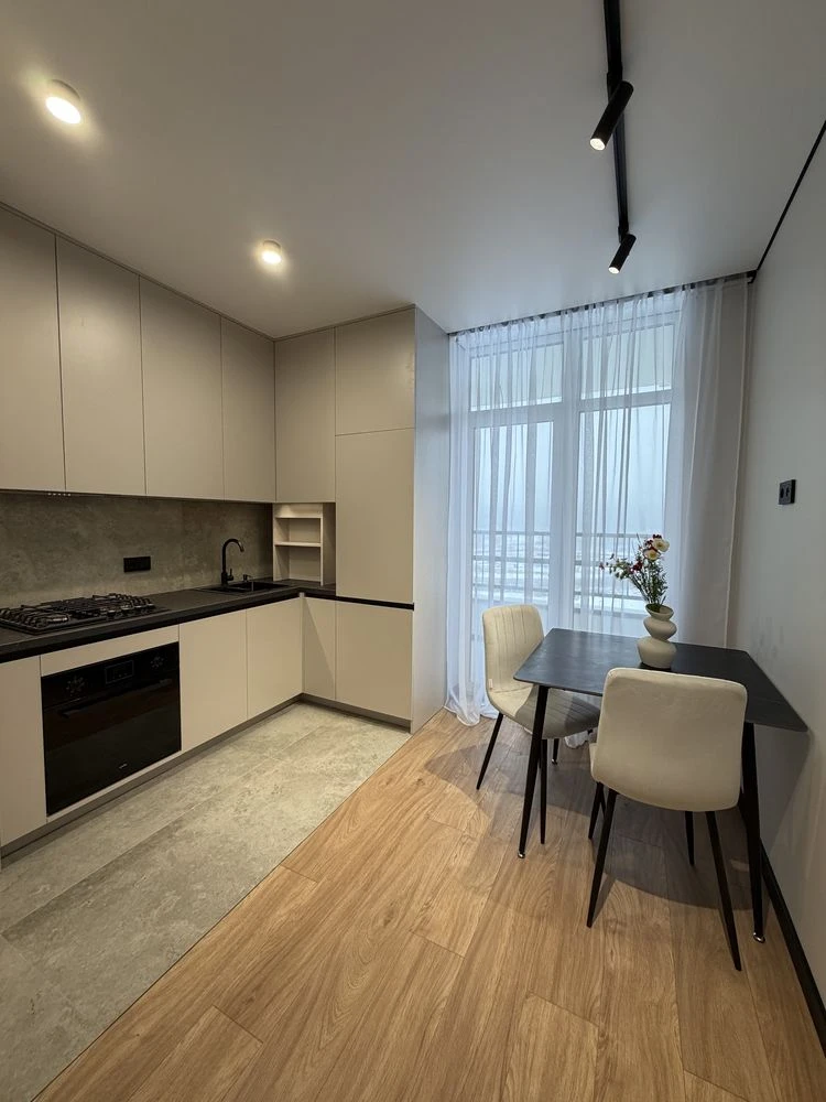 New renovated 1-room apartment in a convenient location, all nearby!