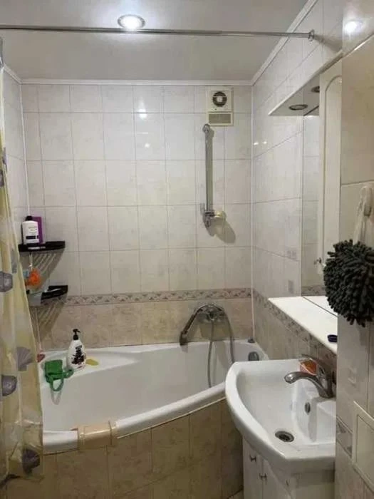 Без % Продам 3-комн. Приречная ул. 27, 65 м. кв