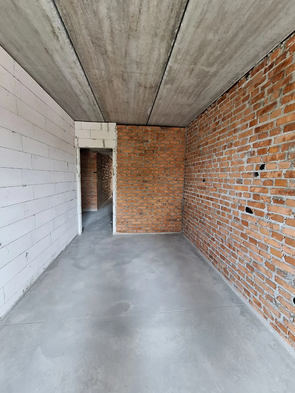 For sale, 2-bedroom apartment with a view of the park in the city center! There is gas!