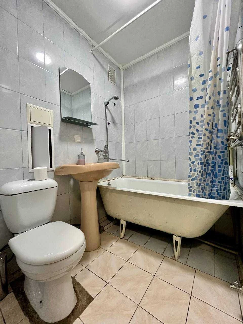 Appt. 2%. 1 bed with balcony. Garage included.