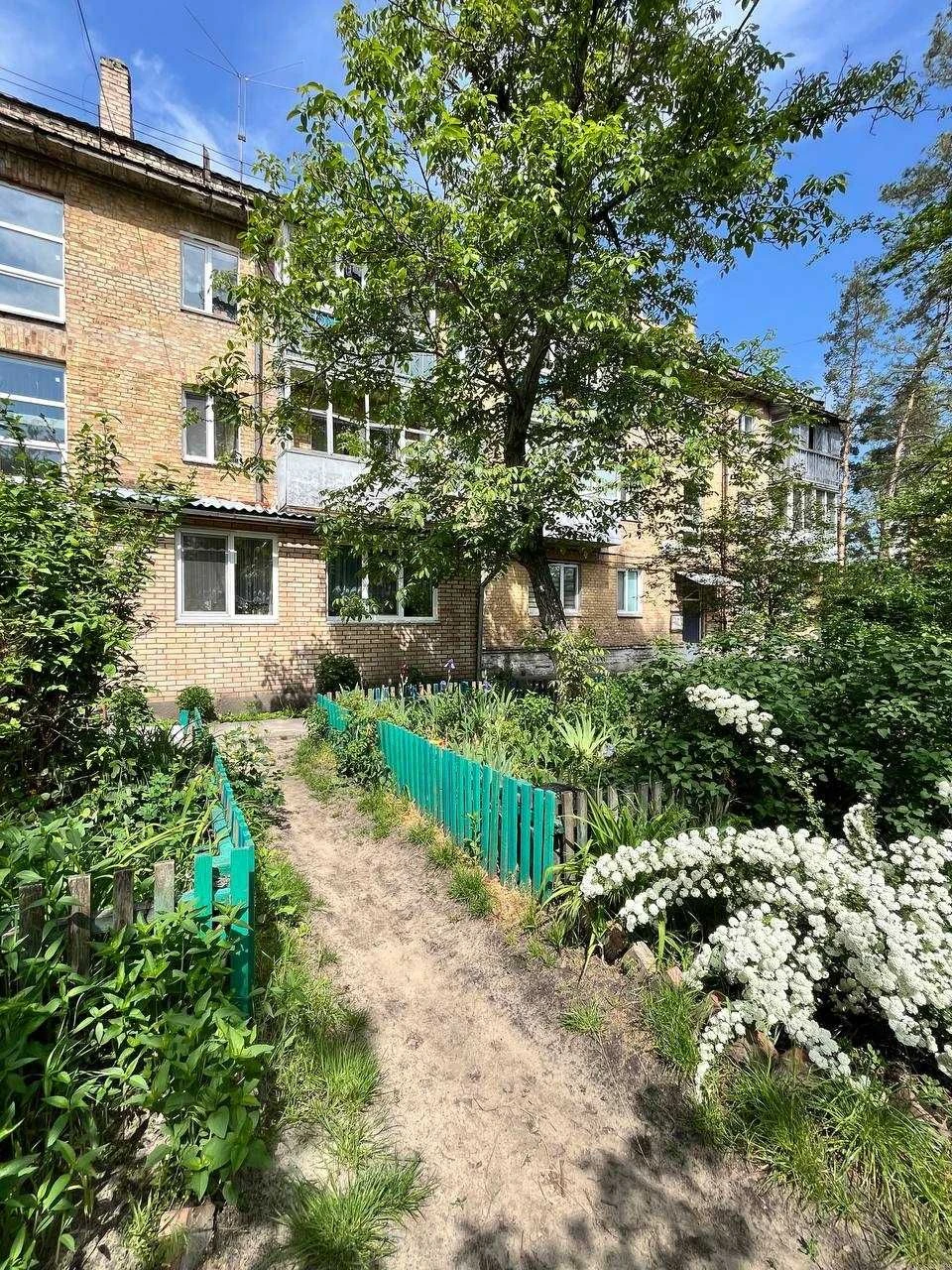 Appt. 2%. 1 bed with balcony. Garage included.