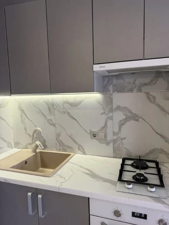 Продам 1-кімнатну квартиру, 38 м² з ремонтом, ЖК ДеЛюкс