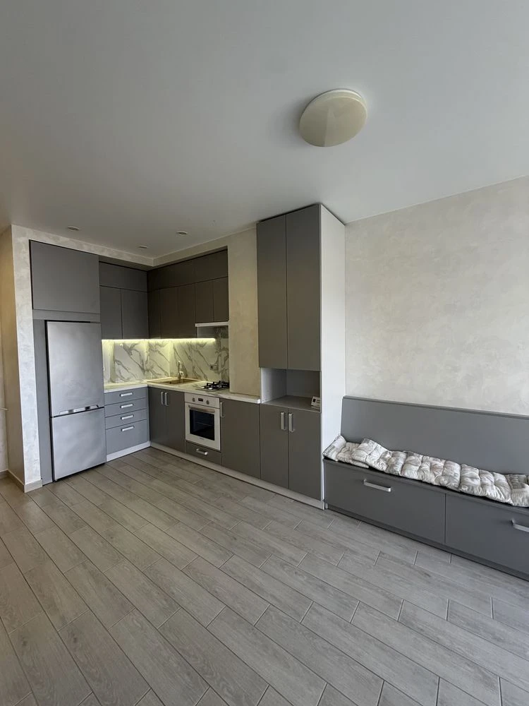Продам 1-кімнатну квартиру, 38 м² з ремонтом, ЖК ДеЛюкс