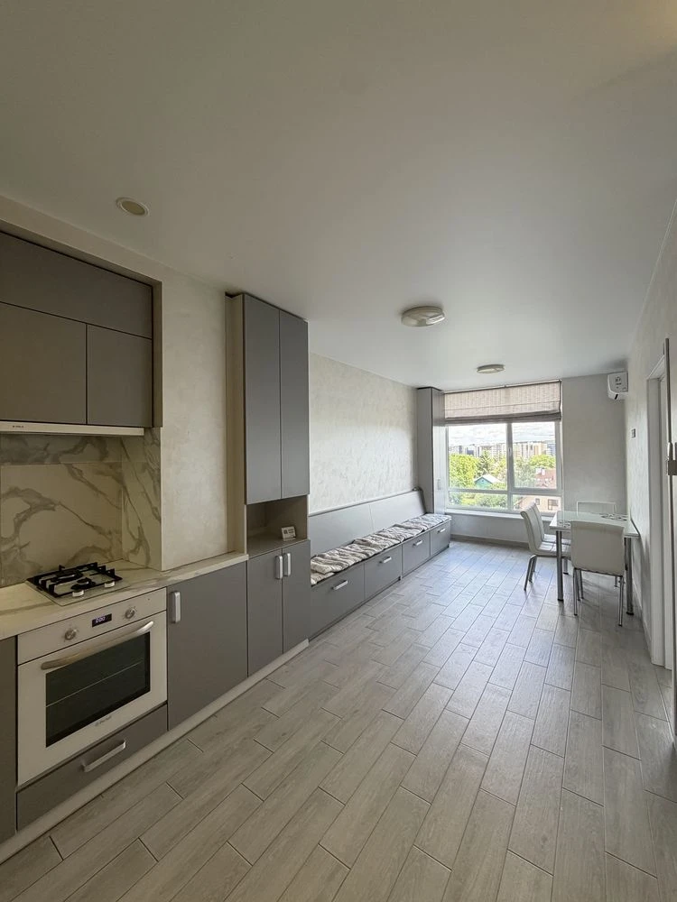 Продам 1-кімнатну квартиру, 38 м² з ремонтом, ЖК ДеЛюкс