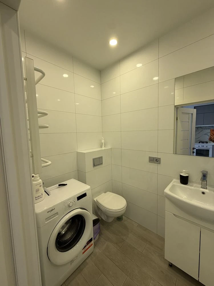 Продам 1-кімнатну квартиру, 38 м² з ремонтом, ЖК ДеЛюкс