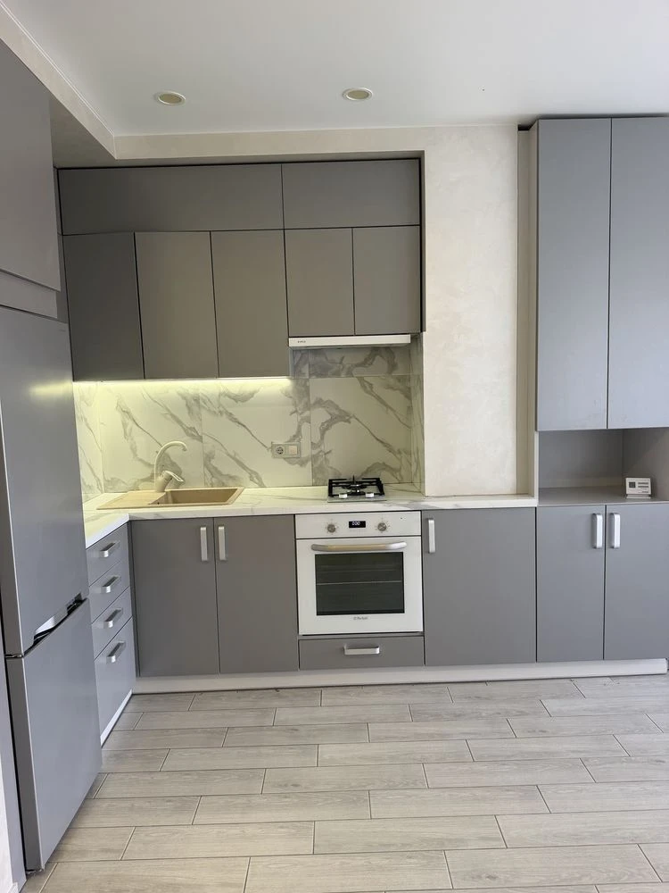 Продам 1-кімнатну квартиру, 38 м² з ремонтом, ЖК ДеЛюкс