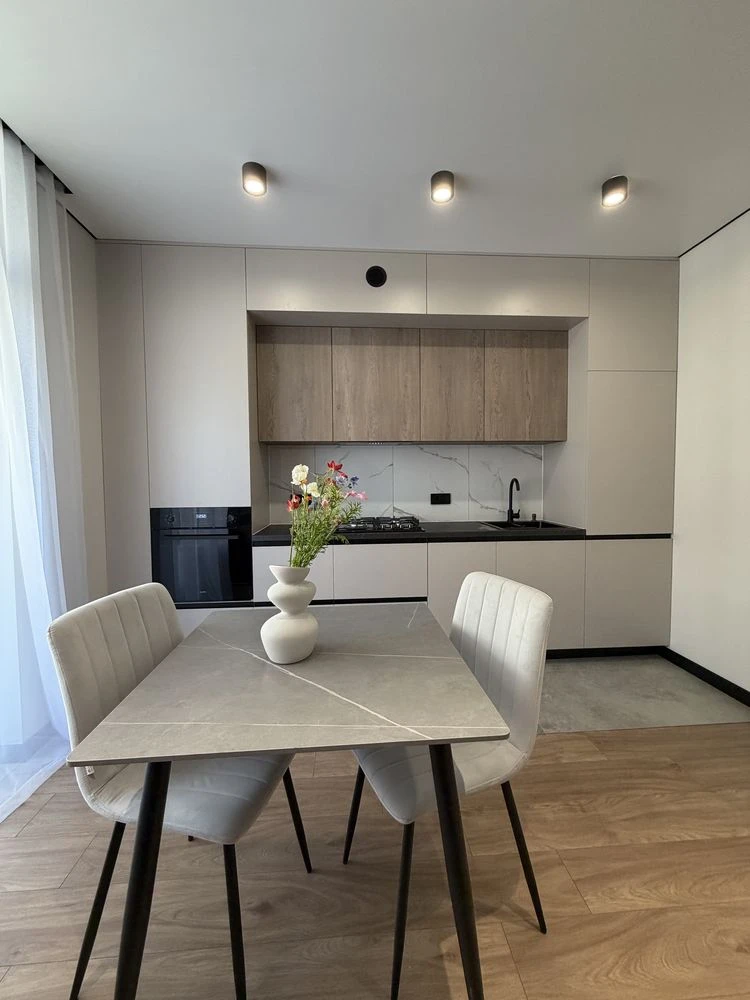 Stylish Euro 2-room apartment with new renovation in Synergy City Residence!