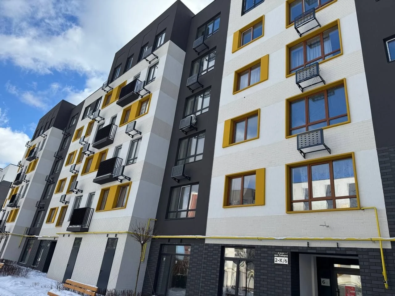 1-bedroom apartment in the ЖК Молодість residential complex with independent heating