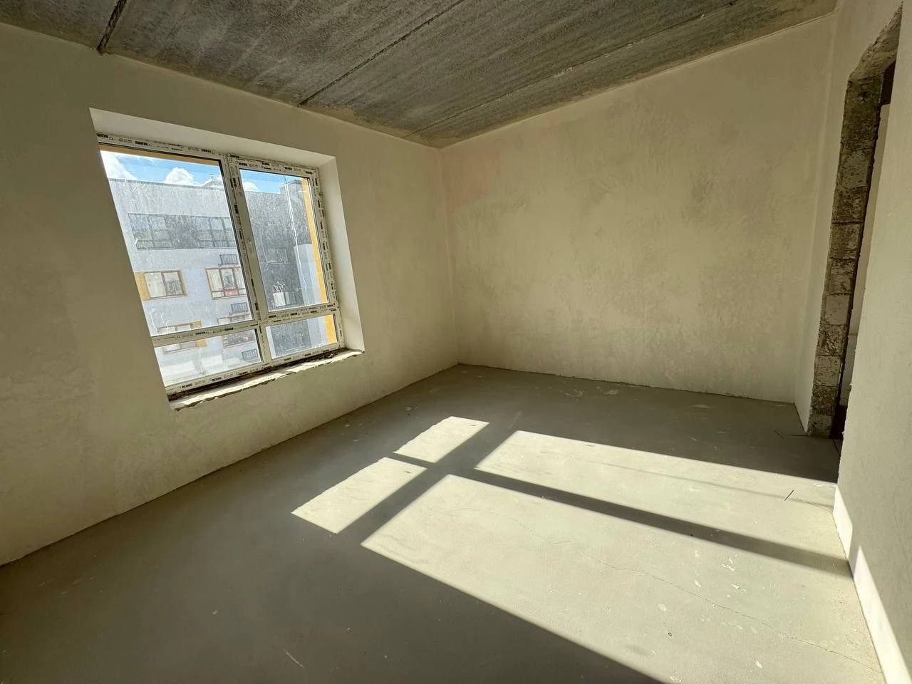 1-bedroom apartment in the ЖК Молодість residential complex with independent heating