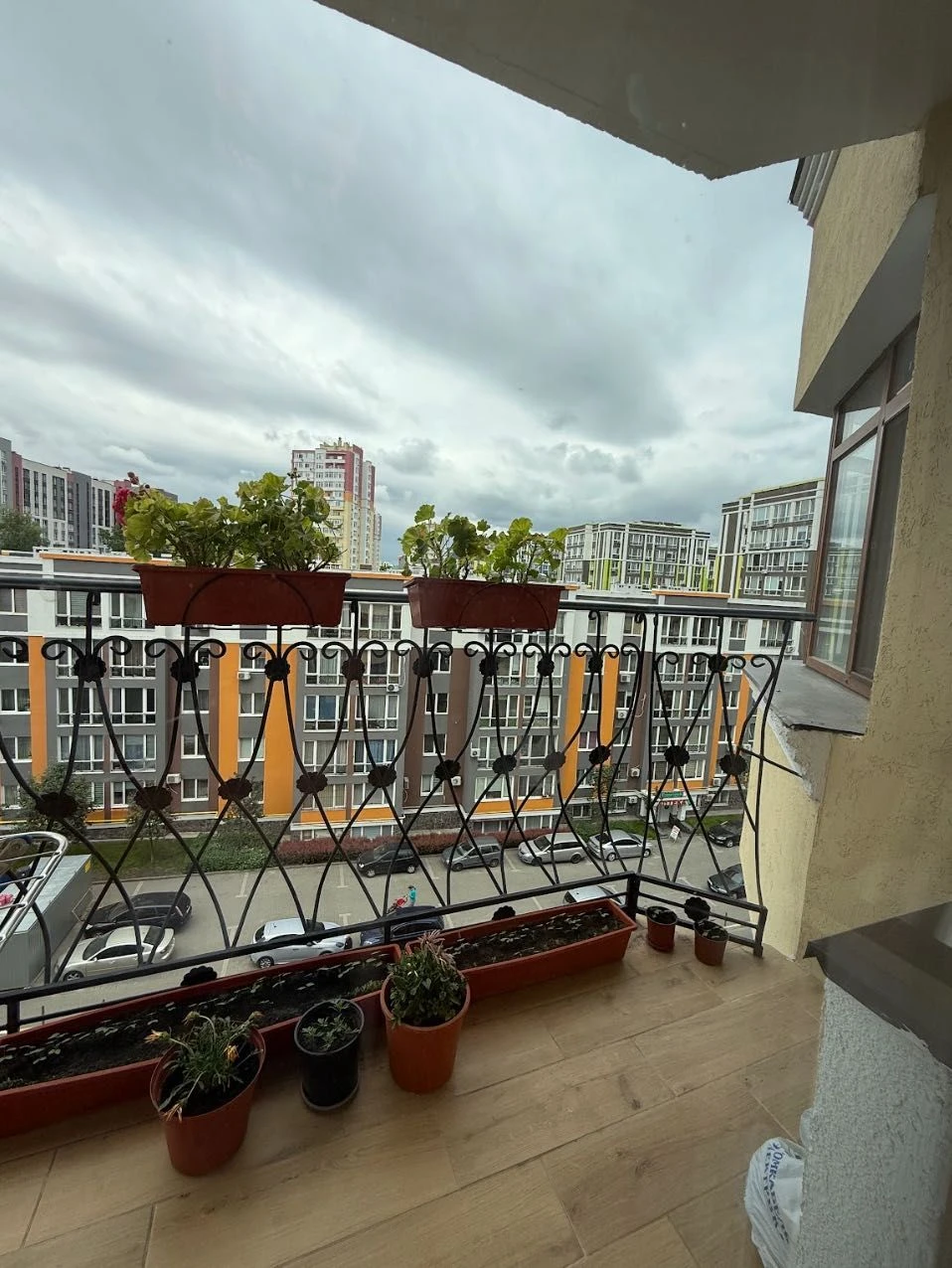Top offer! Euro-2 room apartment with renovation and balcony!