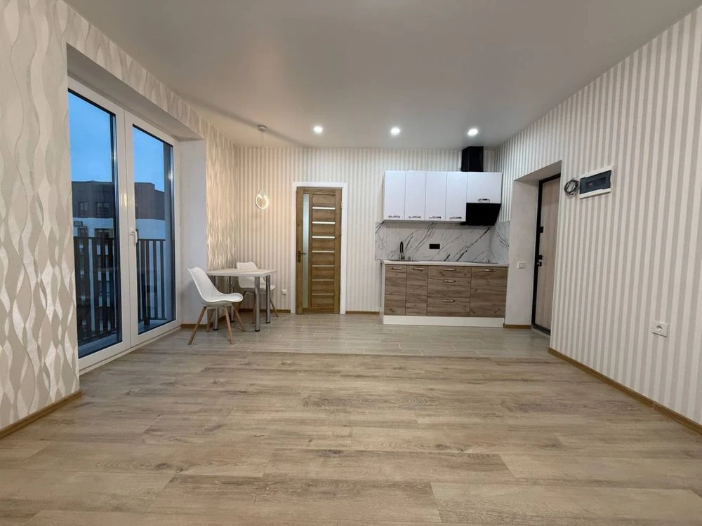 Affordable Apartment with Quality Renovation Near the Waterfront!