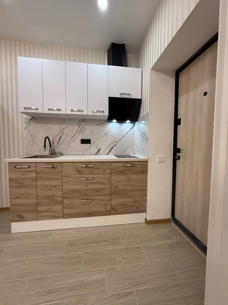 Affordable Apartment with Quality Renovation Near the Waterfront!
