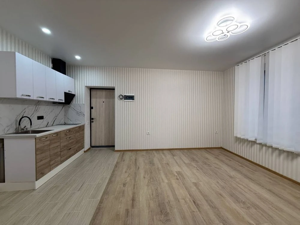 Affordable Apartment with Quality Renovation Near the Waterfront!