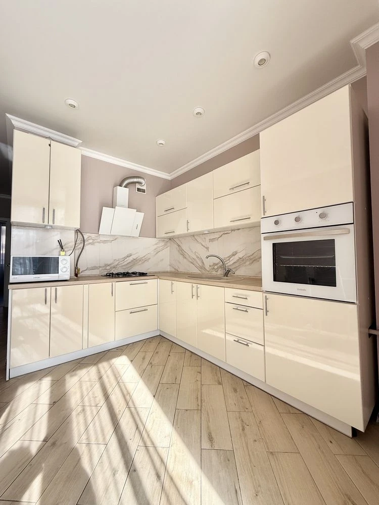 Two-bedroom apartment across from Central Park, Irpin