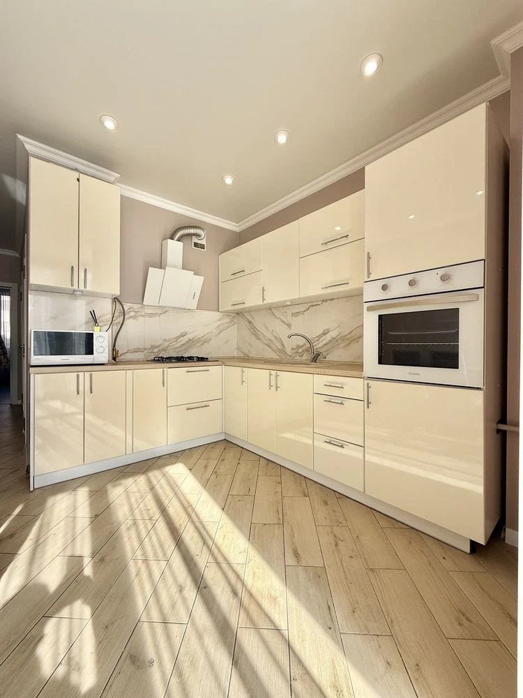 Two-bedroom apartment across from Central Park, Irpin