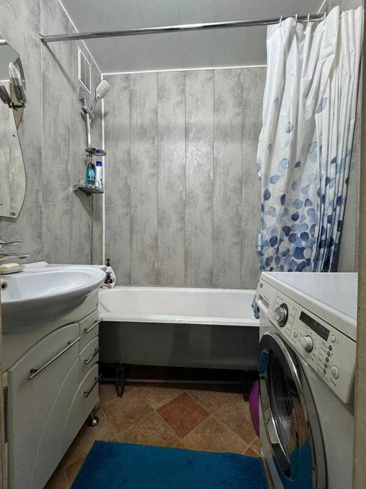 Продам 2к. квартиру на вул. Запорізьке шосе, буд. 60
