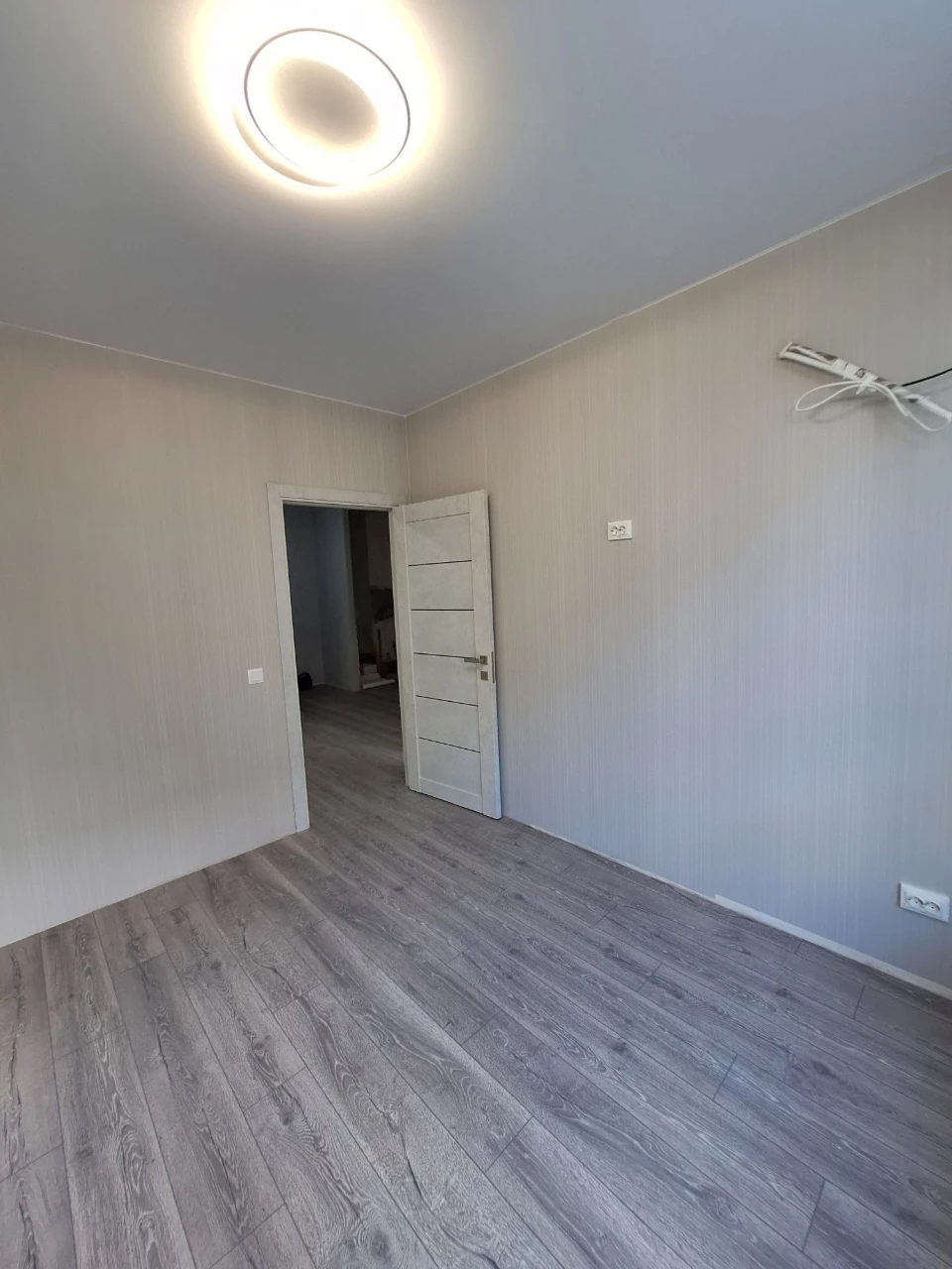 2-bedroom apartment with new renovation, 2% off! Certificate