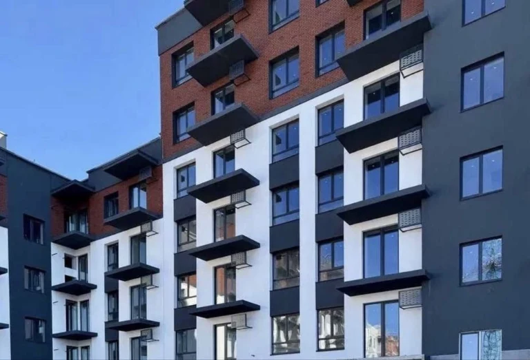 Sale of an apartment with a balcony in the complex Burgundia 3