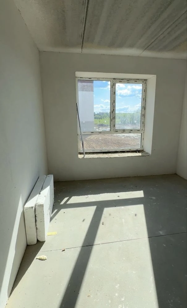 Продаж   квартири з балконом в ЖК Бургундія 3