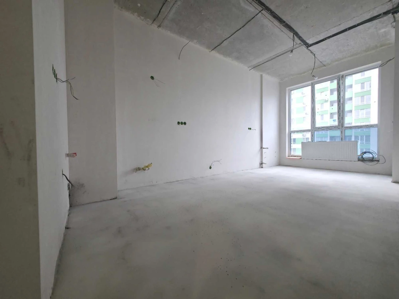 Central Park. For sale 1-bedroom 43sqm apartment with initial renovation