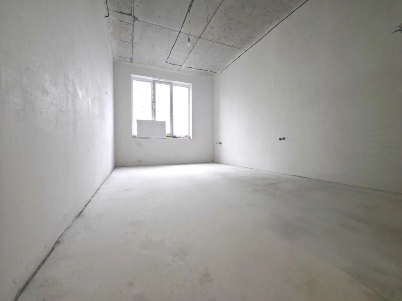 Central Park. For sale 1-bedroom 43sqm apartment with initial renovation