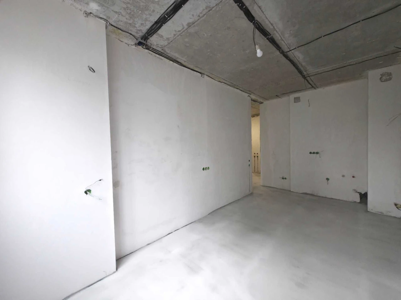 Central Park. For sale 1-bedroom 43sqm apartment with initial renovation
