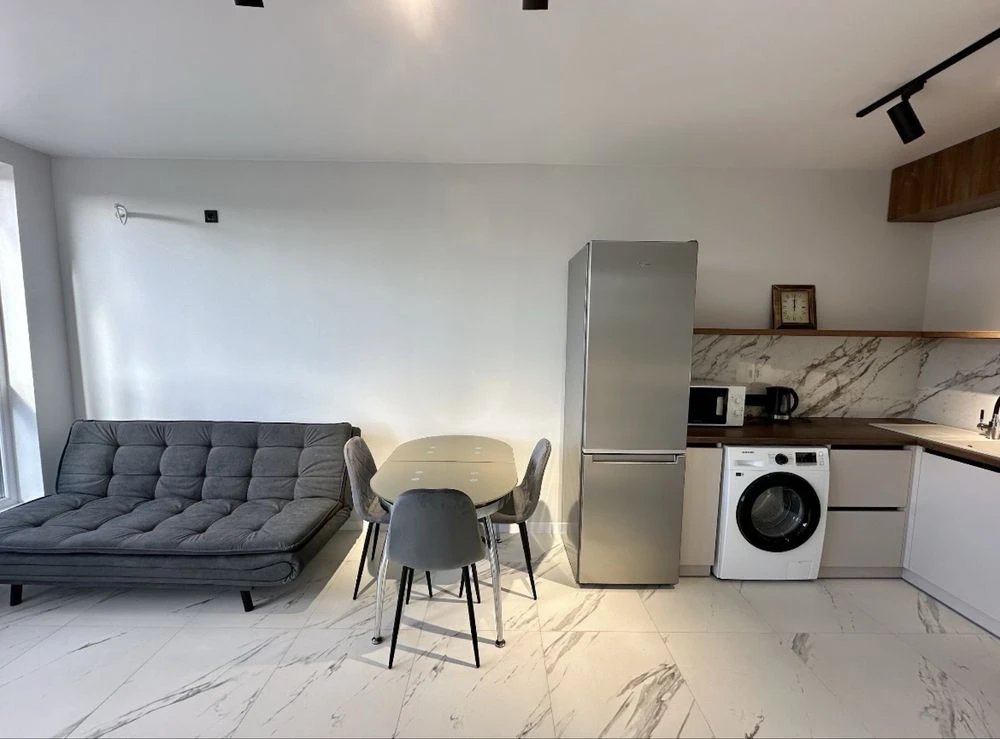 Spacious panoramic 2-bedroom apartment with new renovation in Central
