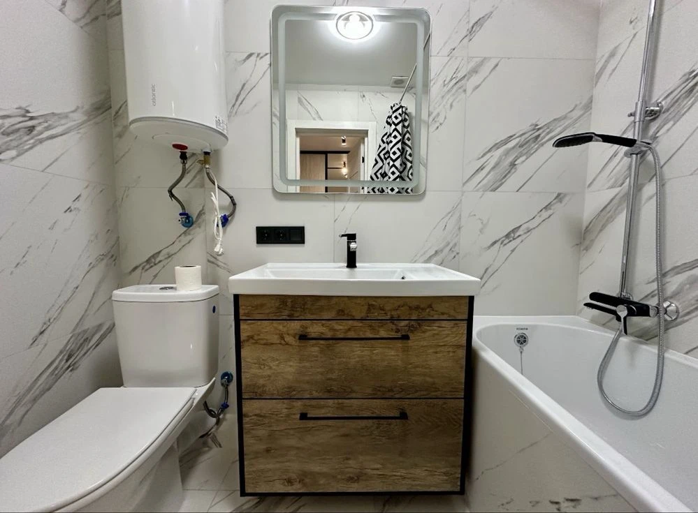 Spacious panoramic 2-bedroom apartment with new renovation in Central