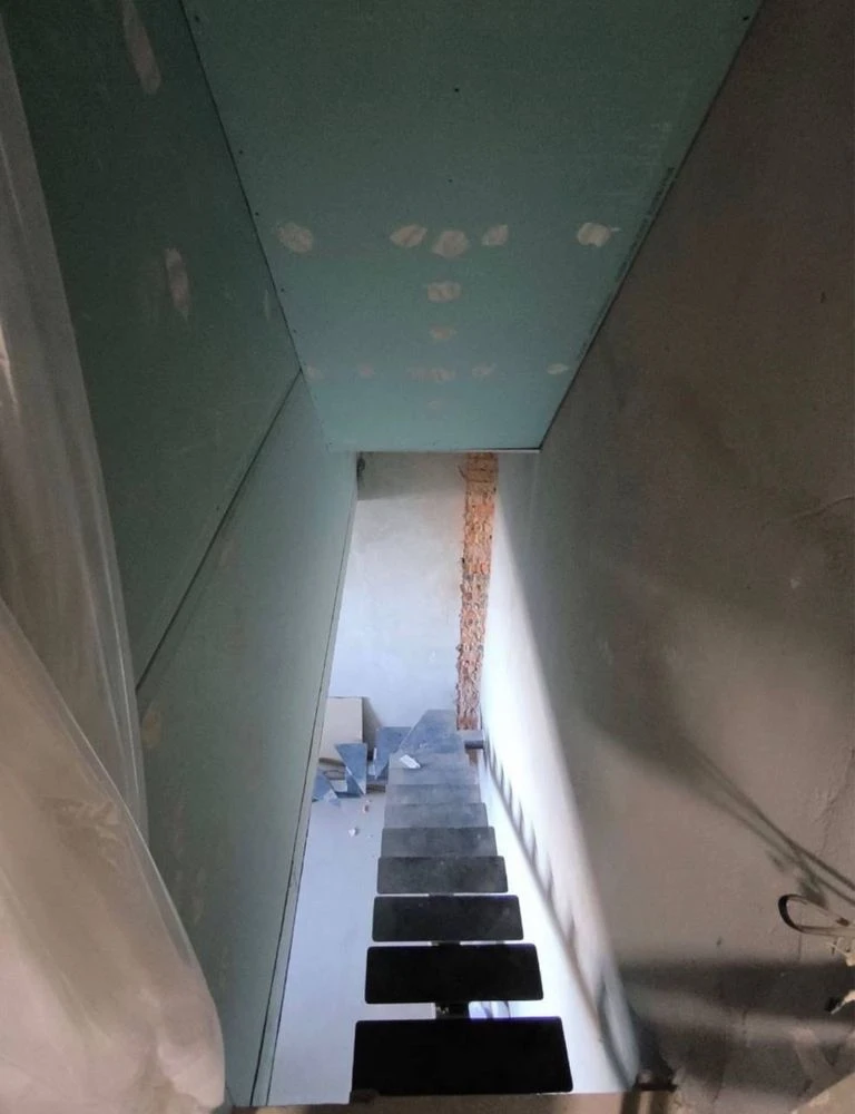 Certificate-Yes, 3-room apartment with Partial Renovation at a Good Price
