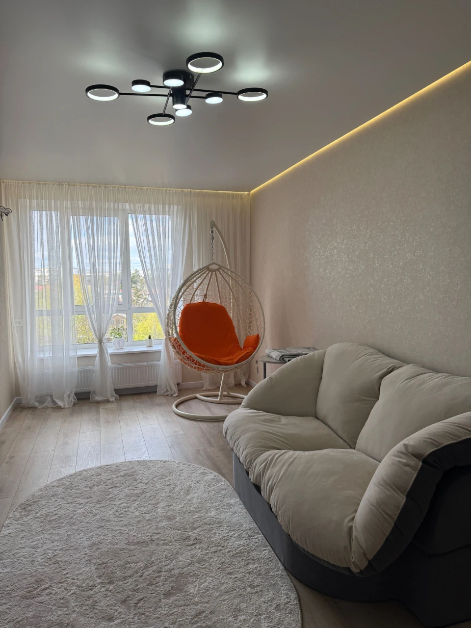 Sale of a large 2-bedroom apartment with Designer Renovation. Gas