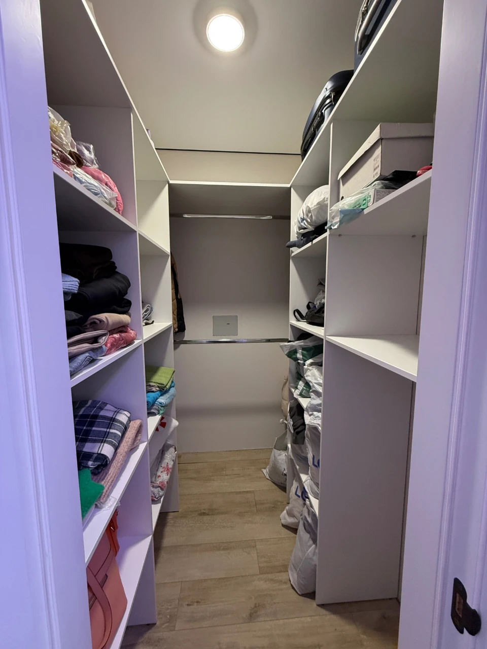 Sale of a large 2-bedroom apartment with Designer Renovation. Gas