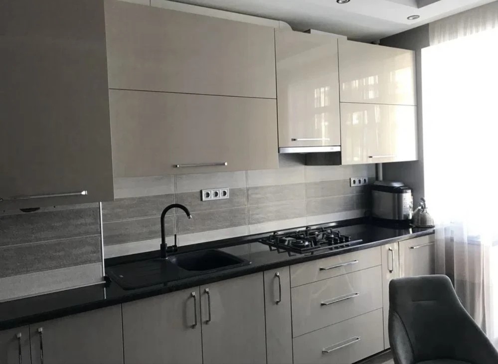 3 room apartment with Quality Renovation in a Developed Area! No Commission