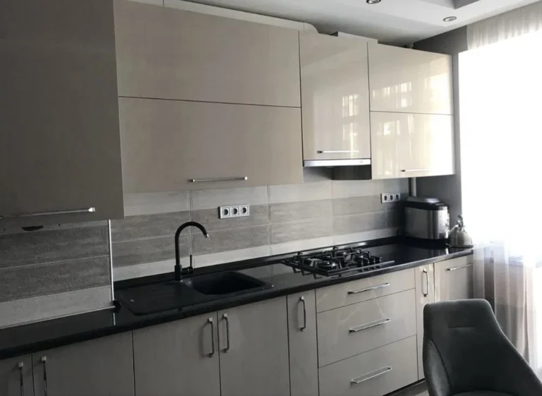 3 room apartment with Quality Renovation in a Developed Area! No Commission