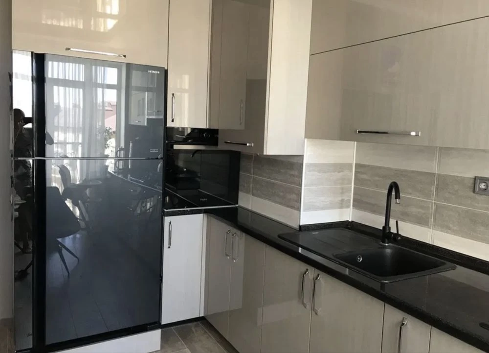 3 room apartment with Quality Renovation in a Developed Area! No Commission