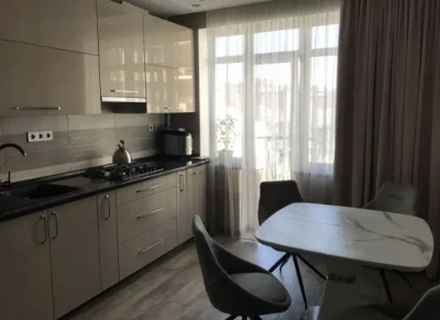 3 room apartment with Quality Renovation in a Developed Area! No Commission