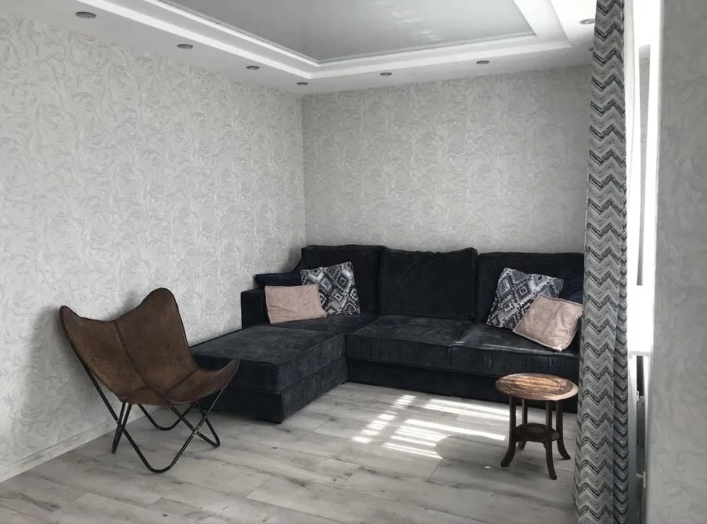 3 room apartment with Quality Renovation in a Developed Area! No Commission