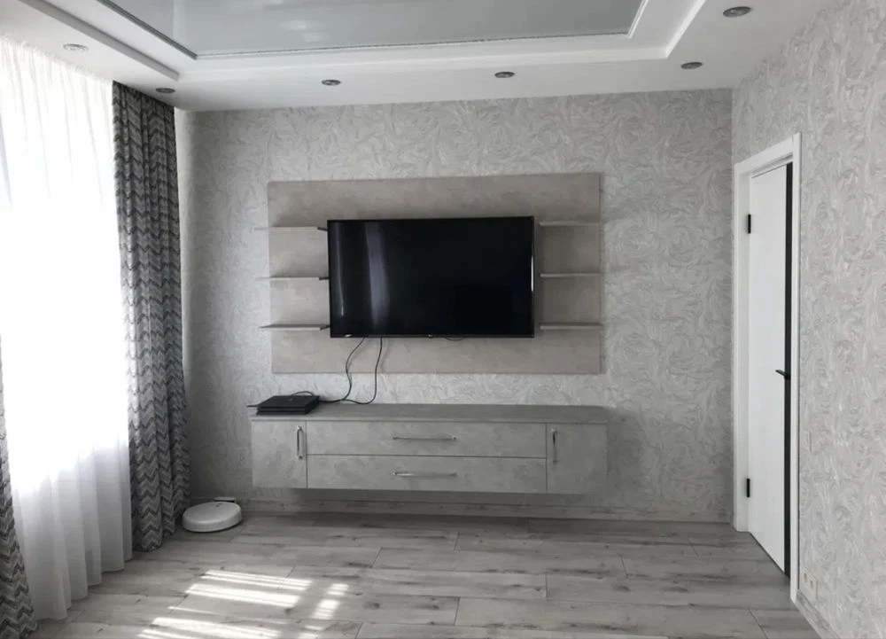 3 room apartment with Quality Renovation in a Developed Area! No Commission