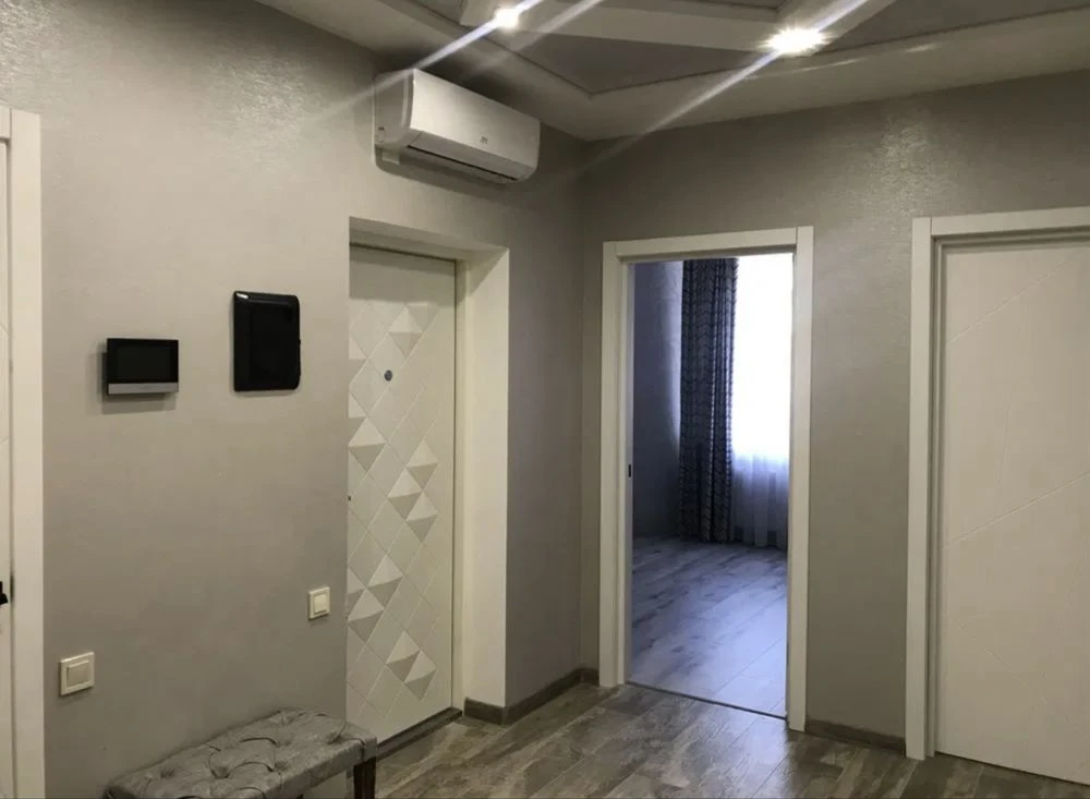 3 room apartment with Quality Renovation in a Developed Area! No Commission