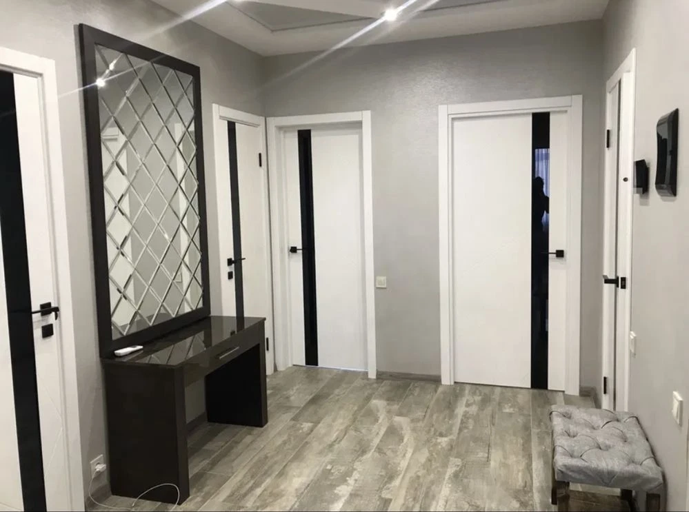 3 room apartment with Quality Renovation in a Developed Area! No Commission