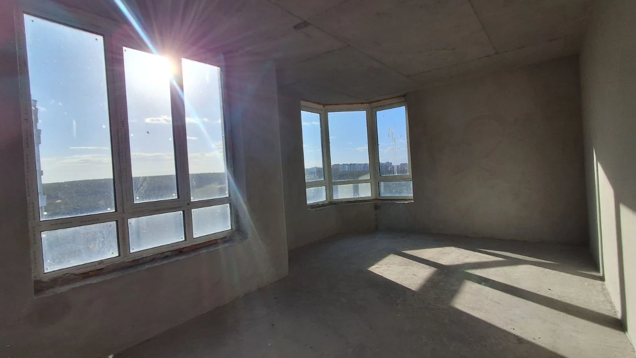 Продаж 2-кімнатної квартири 61 м² з документами. Вид на сосни.