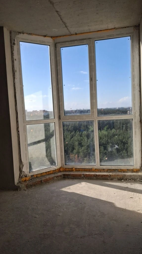 Продаж 2-кімнатної квартири 61 м² з документами. Вид на сосни.