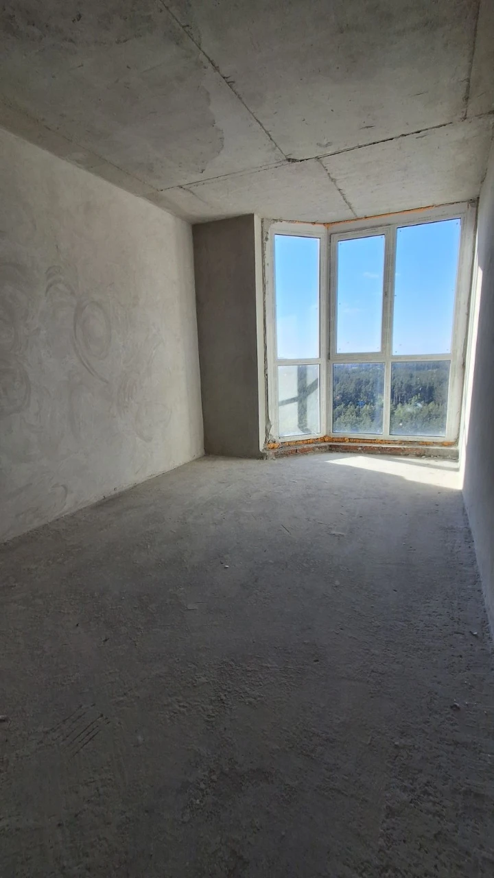 Продаж 2-кімнатної квартири 61 м² з документами. Вид на сосни.