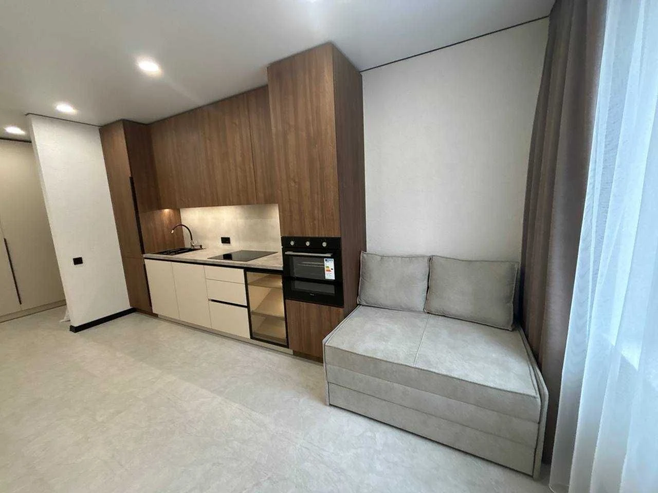 Ideal Apartment in an Ideal Complex