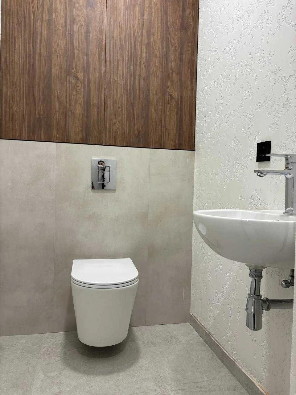 Ideal Apartment in an Ideal Complex