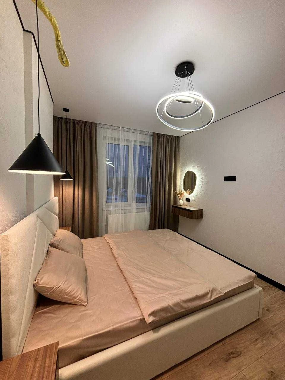 Ideal Apartment in an Ideal Complex