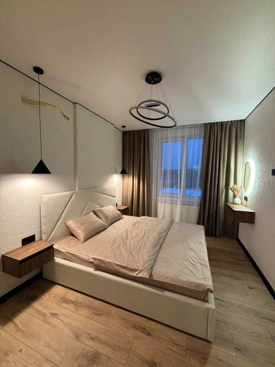 Ideal Apartment in an Ideal Complex